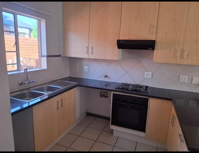 2 BEDROOM PROPERTY TO RENT IN MOOIKLOOF RIDGE ESTATE